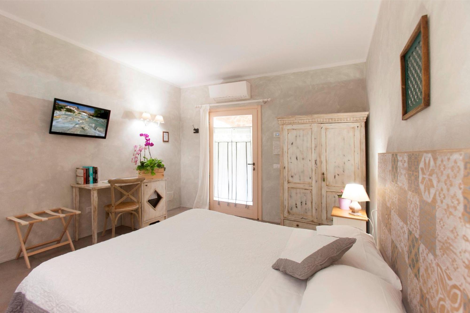 Economy Double Room,1758554361:JPEG